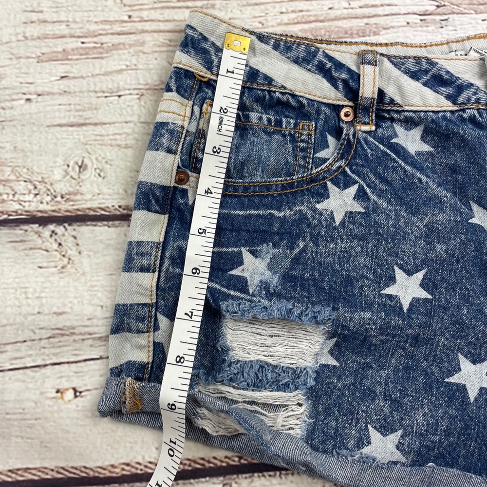 Forever 21 Stars Stripes Distressed Shorts Size 28 - Picture 7 of 8
